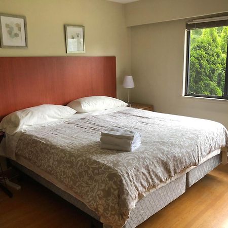 Comfort Cottage Guest House Near Subway Station, Bus And Downtown Vancouver Exterior foto